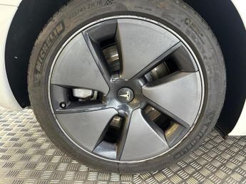 Tesla Model 3 Auto RWD 4dr