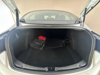 Tesla Model 3 Standard Range Plus Auto RWD 4dr