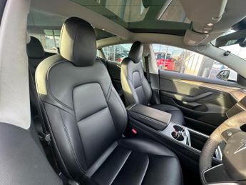 Tesla Model 3 Standard Range Plus Auto RWD 4dr