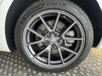 Tesla Model 3 Auto RWD 4dr