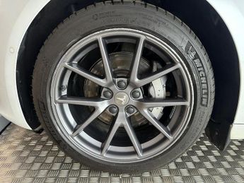 Tesla Model 3 Auto RWD 4dr