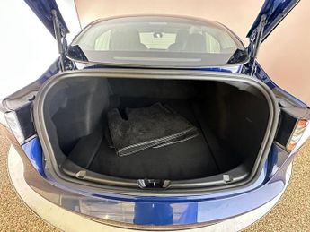 Tesla Model 3 Standard Range Plus Auto RWD 4dr
