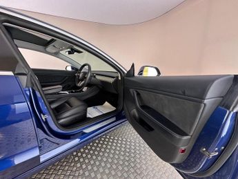 Tesla Model 3 Standard Range Plus Auto RWD 4dr