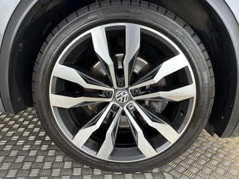 Volkswagen Tiguan 2.0 TDI R-Line DSG 4Motion Euro 6 (s/s) 5dr
