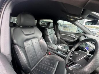 Audi e-tron 55 Black Edition Auto quattro 5dr 95kWh (11kW Charger)