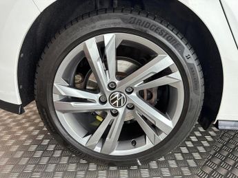 Volkswagen Golf 1.5 eTSI MHEV R-Line DSG Euro 6 (s/s) 5dr