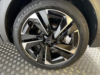 Peugeot 408 1.2 PureTech Allure Premium Fastback EAT Euro 6 (s/s) 5dr