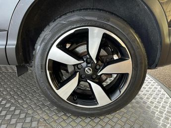 Nissan Qashqai 1.2 DIG-T N-Connecta XTRON 2WD Euro 6 (s/s) 5dr