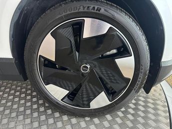 Volvo EX30 Twin Performance 69kWh Plus Auto AWD 5dr