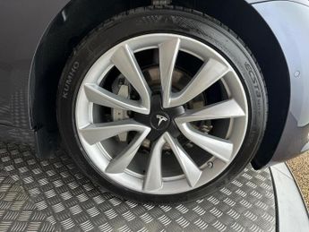 Tesla Model 3 (Dual Motor) Long Range Auto 4WDE 4dr