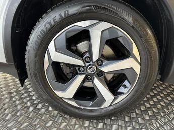 Nissan Qashqai 1.3 DIG-T MHEV N-Connecta XTRON Euro 6 (s/s) 5dr