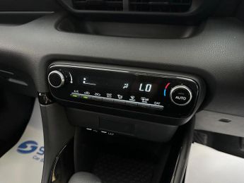 Toyota Yaris 1.5 VVT-h Design E-CVT Euro 6 (s/s) 5dr