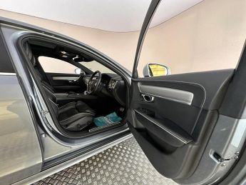 Volvo S90 2.0h T8 Twin Engine 10.4kWh R-Design Pro Auto AWD Euro 6 (s/s) 4