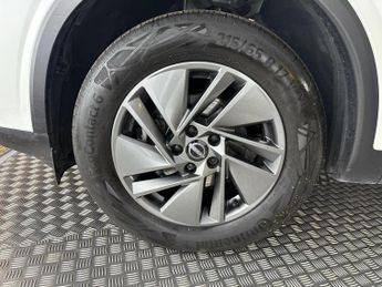 Nissan Qashqai 1.3 DIG-T MHEV Acenta Premium XTRON Euro 6 (s/s) 5dr