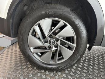 Nissan Qashqai 1.3 DIG-T MHEV Acenta Premium XTRON Euro 6 (s/s) 5dr