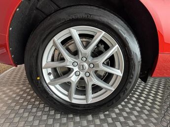Volvo XC60 2.0 B4 MHEV Momentum Auto Euro 6 (s/s) 5dr