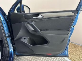 Volkswagen Tiguan Allspace 2.0 TDI SE Nav DSG 4Motion Euro 6 (s/s) 5dr