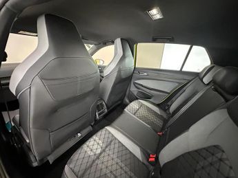 Volkswagen Golf 1.5 eTSI MHEV R-Line DSG Euro 6 (s/s) 5dr
