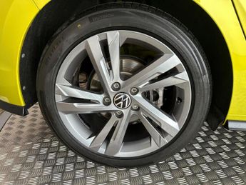 Volkswagen Golf 1.5 eTSI MHEV R-Line DSG Euro 6 (s/s) 5dr