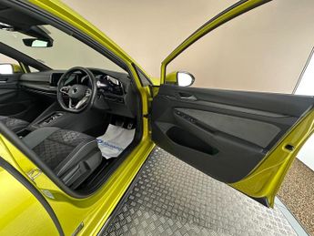 Volkswagen Golf 1.5 eTSI MHEV R-Line DSG Euro 6 (s/s) 5dr