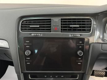 Volkswagen e-Golf 35.8kWh e-Golf Auto 5dr