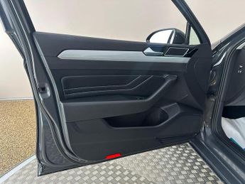Volkswagen Passat 2.0 TDI EVO SEL DSG Euro 6 (s/s) 4dr