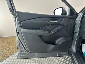 Nissan Qashqai 1.3 DIG-T MHEV N-Connecta XTRON Euro 6 (s/s) 5dr