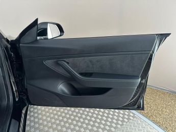 Tesla Model 3 Standard Range Plus Auto RWD 4dr