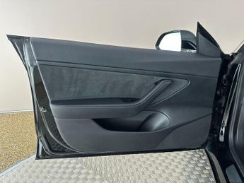 Tesla Model 3 Standard Range Plus Auto RWD 4dr