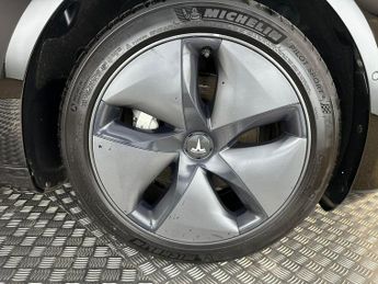 Tesla Model 3 Standard Range Plus Auto RWD 4dr