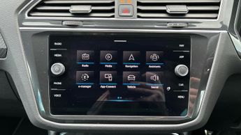 Volkswagen Tiguan 1.4 TSI eHybrid R-Line 5dr DSG (Navigation)(Dual Zone Climate Co