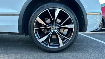 Volkswagen Tiguan 1.4 TSI eHybrid R-Line 5dr DSG (Navigation)(Dual Zone Climate Co