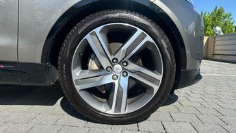 Land Rover Discovery 3.0 D300 R-Dynamic HSE 5dr Auto Fixed front and rear panoramic r