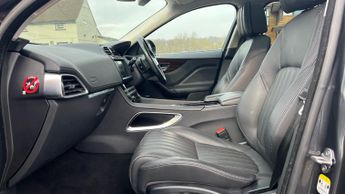 Jaguar F-PACE 3.0d V6 Portfolio 5dr Auto AWD