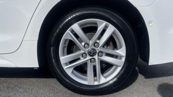 Toyota Corolla 1.8 VVT-i Hybrid Icon Tech 5dr CVT - Heated Front Seats - Revers