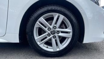 Toyota Corolla 1.8 VVT-i Hybrid Icon Tech 5dr CVT - Heated Front Seats - Revers