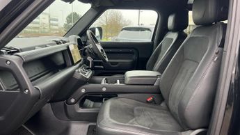 Land Rover Defender 5.0 P525 V8 90 3dr Auto With Climate Front Seats and Head-up Dis