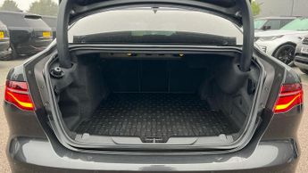 Jaguar XE 2.0 D200 R-Dynamic HSE Black 4dr Auto With Heated Front Seats an