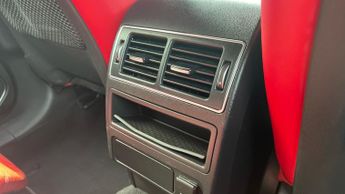 Jaguar F-PACE 2.0 D200 R-Dynamic SE 5dr Auto AWD