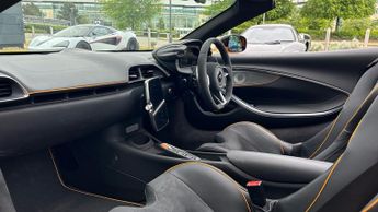McLaren Artura V6 PHEV Vision Spec  3 years of service plan remains