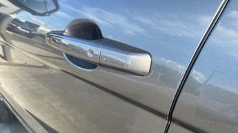 Land Rover Range Rover Evoque Si4 Dynamic AT with Lux Pk  NAV  RevCam  F and R Sensors  PanoRo