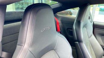 Porsche 911 GTS 2dr PDK