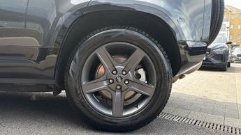 Land Rover Defender 3.0 D300 X-Dynamic SE 110 5dr Auto