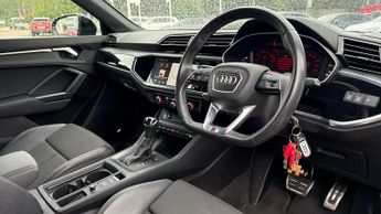Audi Q3 45 TFSI e Black Edition 5dr S Tronic Auto with P/Tailgate  Apple