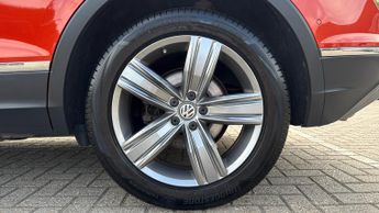 Volkswagen Tiguan 2.0 TSi 180 4Motion SEL 5dr DSG Auto with Pan Roof  Adapt Cruise