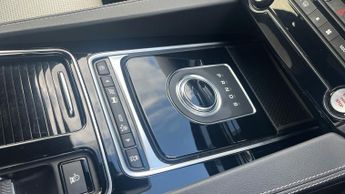 Jaguar F-PACE 2.0d R-Sport 5dr Auto AWD - Fixed Panoramic roof- 