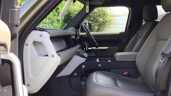 Land Rover Defender 3.0 D250 X-Dynamic SE 110 5dr Auto (7 Seat)