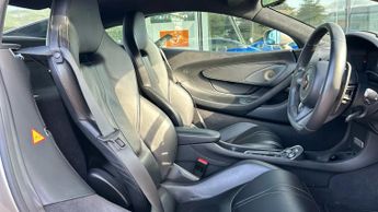McLaren 570S V8 2dr SSG Auto SPORTS EXHAUST MSO EXTENDED CARBON FIBRE STEERIN