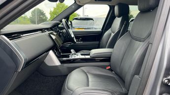 Land Rover Range Rover 3.0 D300 SE 4dr Auto With Heated Front and Rear Seats and Fixed 