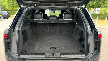 Land Rover Range Rover Sport 3.0 D300 Dynamic SE 5dr Auto With Heated Front and Rear Seats an